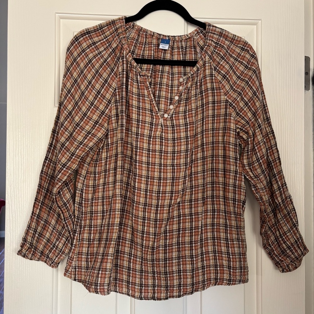 Old Navy Long-sleeve Split-Neck Poet Blouse in  Brown Plaid